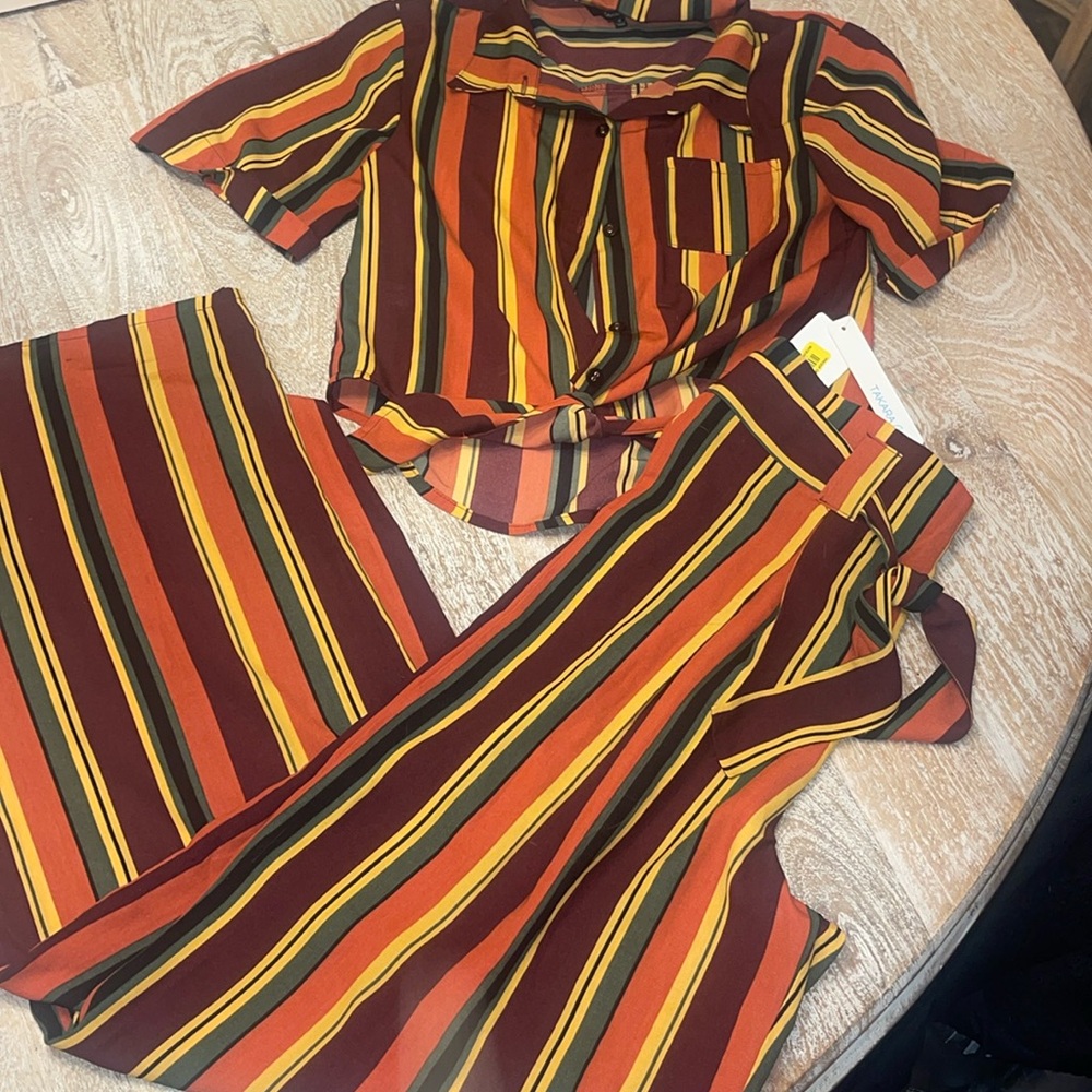 Takara Girls Top and Pants Size Large bottoms medium top